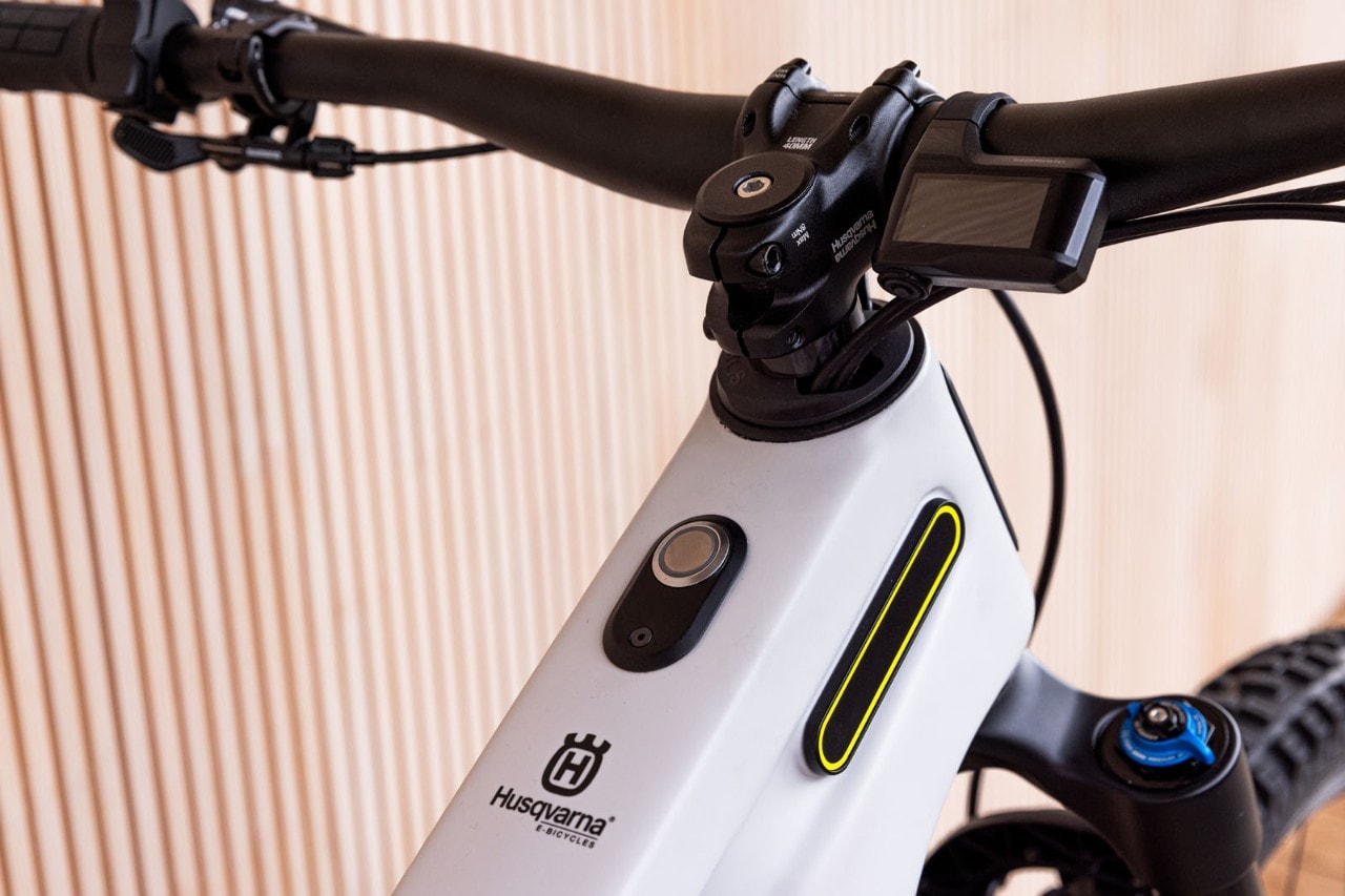 Husqvarna Mountain Cross: la nuova e-bike in carbonio dallo stile inconfondibile